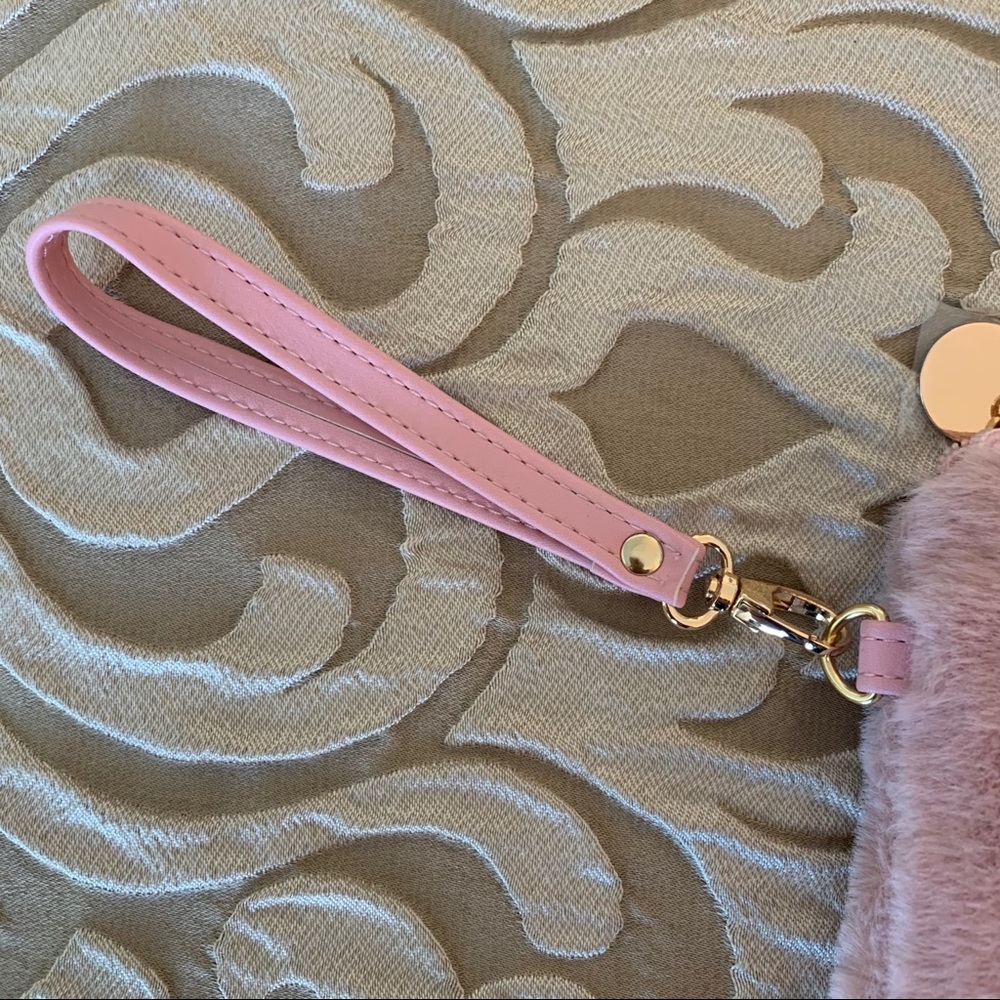 NWOT Pink fur wristlet with pearls - Picture 3 of 5